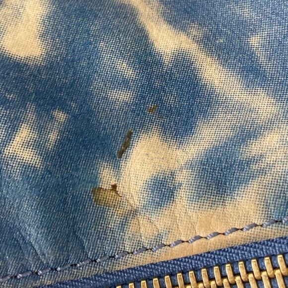 MICHAEL KORS, LARGE TAN, BLUE TIE DYE DUFFLE BAG (ASIS) - Picture 9 of 16